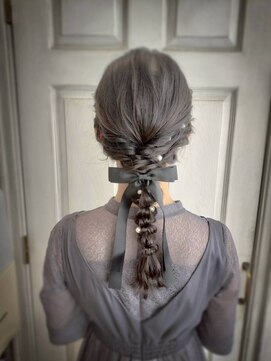 アロマ ヘアー ルーム 新宿3号店(AROMA hair room) 編み下ろしリボンアレンジ/華やかパールスタイル