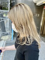エル(EL by green) (akiko)ハイトーンベージュ×ミディアムヘア