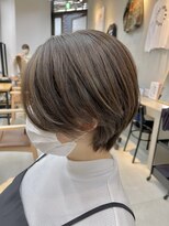 ミィ 浦和(mee)&nbsp;丸みショート　アッシュベージュ　ハイライトカラー