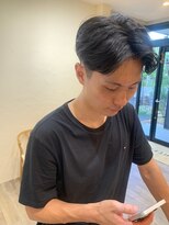 シフト(SHEEFT)&nbsp;短髪黒髪 センターパート 韓国風 アッシュブラック ツーブロック