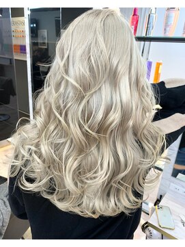 ラピス 千葉(Lapis) ホワイトブロンドアッシュスタイル☆