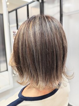 ヘアースタジオ ジェイワン(hair studio J ONE) 30代40代50代　ホワイトベージュ ミディアム　外ハネ　ボブ