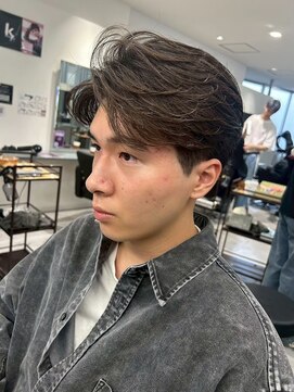 メンズサロン キング 枚方店(Men’s salon K!ng) フェザーショートアップバングセンターパートメンズハイライト