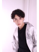 ネイビー(NAVY)&nbsp;セクシーセンターパート ウェーブパーマ 無造作ウェット束感