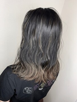 モルニ(MORNI) グラデーションカラー_マロンベージュ Aラインボブ かきあげ