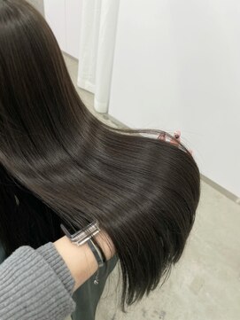 エヌアイ オモテサンドウ(ni omotesando) 色落ち綺麗オリーブグレージュ/艶髪Aujuaカラー 上野