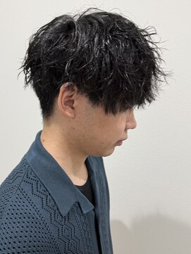 ヒュイル バイ ニアウ(Hwyl by Niau) メンズマッシュパーマツイストパーマピンパーマ刈り上げ