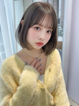 透明感オリーブグレージュでつくる大人可愛い内巻きボブ/前髪