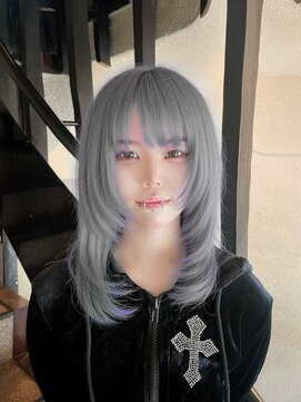 ピエスデシュブー(piece des cheveux) 透明感シルバーグレー × レイヤーミディ