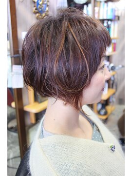 オーバーキャプテンネイキッド(OVER CAPTAIN NAKED) えりあしかりあげふんわりボブ×セクションカラー