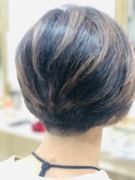 ヘアー クチュリエ ビーホワイト(hair couturier B:white) 3Dボブ
