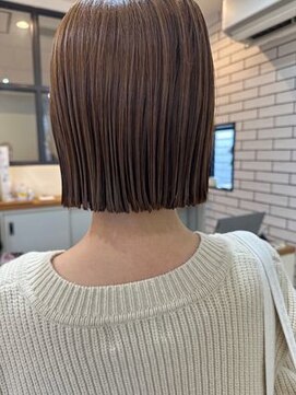 シフト(SHEEFT) 大人可愛い 外ハネショート×シルキーベージュ