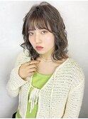 カーキベージュ ミディアムパーマ 大人ガーリー