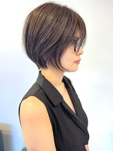 スリー(THREE) 大人クビレショートヘア