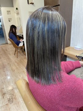 ヴィサージュクルー(VISAGE crew) ハイライトの効いたストレートデザイン!