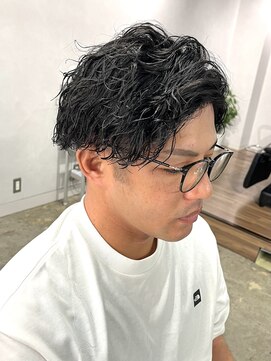 マーズ(MARS) ツイストスパイラルセンターパート刈り上げツーブロックフェード