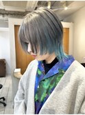 ウルフカット　インナーカラー　水色　グレー　ブリーチ
