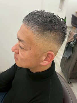 一鳳庵　【イオアン】 スパイキーショート フェード メンズカット　アップバング