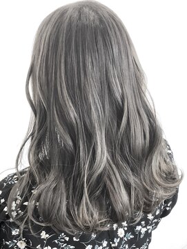 クルー(krew) グレージュカラー