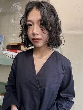 ロジ(loji) 大人な、クシャッとボブパーマ