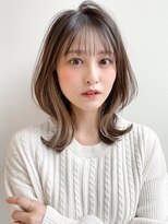 ピンクブラウンワンカール切りっぱなしボブエアリーロング
