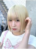 切りっぱなしボブ ハイトーン ホワイトブロンド ホワイトカラー