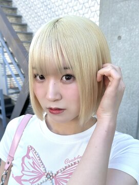 フリーラ 表参道(freera) 切りっぱなしボブ ハイトーン ホワイトブロンド ホワイトカラー
