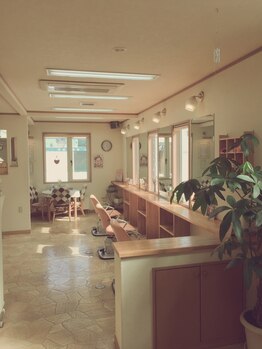 美容室ヘアーオブドレスの写真/夫婦2人でやっているサロンのため、初めての方でもお気軽にお越し下さい。髪のお悩みもお気軽にご相談を！
