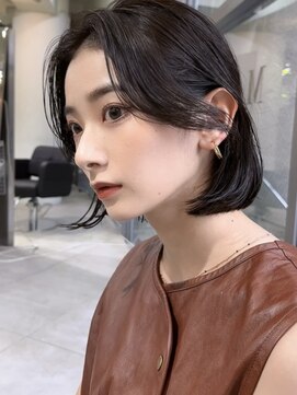 メゾンアクア 表参道(Maison ACQUA) 切りっぱなしボブチェリーブラウンミニウルフ前髪縮毛矯正表参道