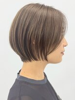 表参道白髪ぼかしハイライトウルフショートヘアグレージュ40代