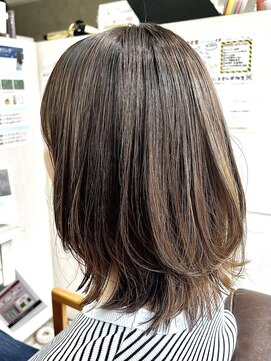 ハナビ(hanabi) 髪質改善　外はねミディアム　ベージュ系