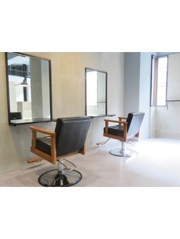 【芦屋駅1分】JR芦屋駅すぐ！少人数の落ち着ける空間で、お客様をお出迎え♪こだわりのカット技術が自慢◎