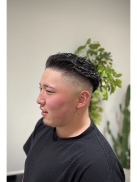 アレーズバイベニボンズ(Alaise by Beni,Bond's) 毛流れオールバックフェード