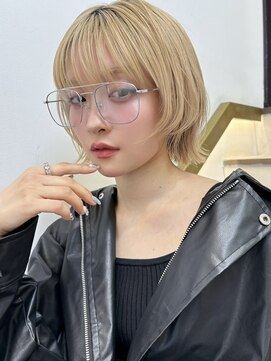 トルネード(TORNADO) 海外レイヤーミニボブ 切りっぱなし ハイトーンベージュ A1120