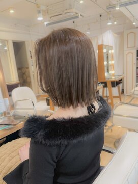 ネオリーブ チロル 横浜西口店(Neolive CiroL.) ダブルカラー　ミルクティーベージュカラー　切りっぱなしボブ