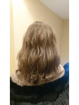 ブリス(VLISS) コクグレージュ_ミニマムボブジグザグバング3Dカラー