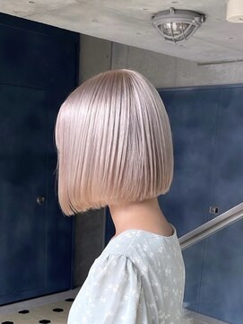 ヲタク(wotaku.) ホワイトシルバーハイトーンボブトリプルカラーケアブリーチボブ