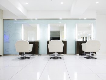 ヘア&エステ ヒロイン 西武池袋店の写真/大人女性のための、心地よい美の隠れ家的サロン◇若々しく美を保つお手伝い、いたします*