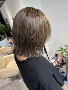 レヴリー(reverie) 艶髪白髪ぼかしハイライトオリーブベージュ30代40代心斎橋