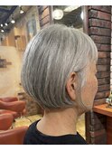 白髪を活かす艶やかな大人ショートボブ【167スタイル】