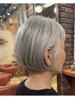 ヘアメイク フレンシア(hair make flencia)&nbsp;白髪を活かす艶やかな大人ショートボブ【167スタイル】