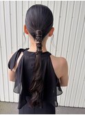 編み込みタイトポニーテール
