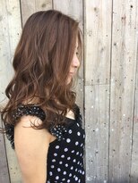 シェア(Share) 女性らしさを最大限に引き出す曲線を意識したシルエット