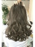 イルミナカラーグレージュ×ゆるふわセミロング