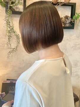 ジョージ(Jo-Ji) 顎ラインボブ 切りっぱなしボブ オリーブブラウン