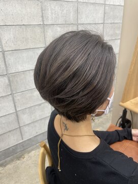 ワン 辻堂(one) 白髪ぼかしショートスタイル