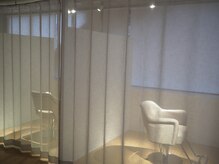オージェイプラス(OJ+)の雰囲気（全室半個室設計、窓が多く開放感のある空間です。）