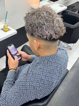 アリープパロット(ALEAP parrot) メンズカット/パーマ/シルバーカラー【ALEAP parrot/大西】