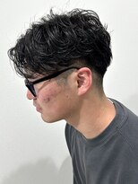 ヒュイル バイ ニアウ(Hwyl by Niau) センターパート短めニュアンスパーマフェザーショートパーマ