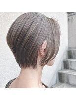 ルッソリベラ 池袋(Lusso libera)&nbsp;細めハイライト×くすみベージュ×大人ショートボブ